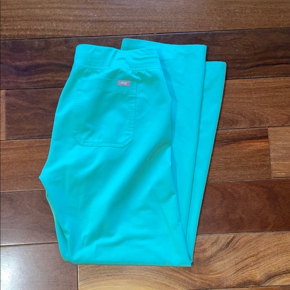 FIGS Scrub Set - Picture 6 of 6